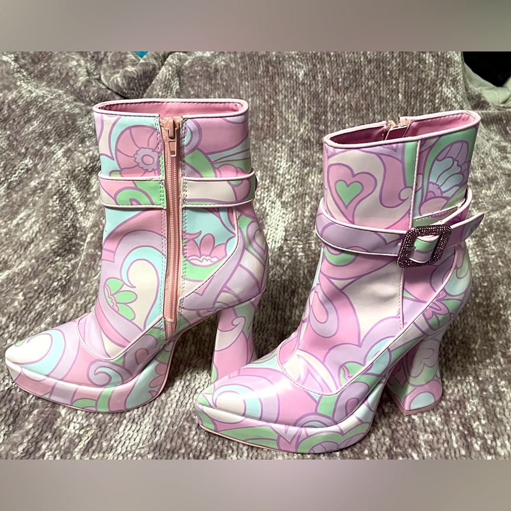 Dk Sold out groovy boots